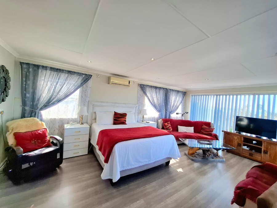 7 Bedroom Property for Sale in Gonubie Eastern Cape